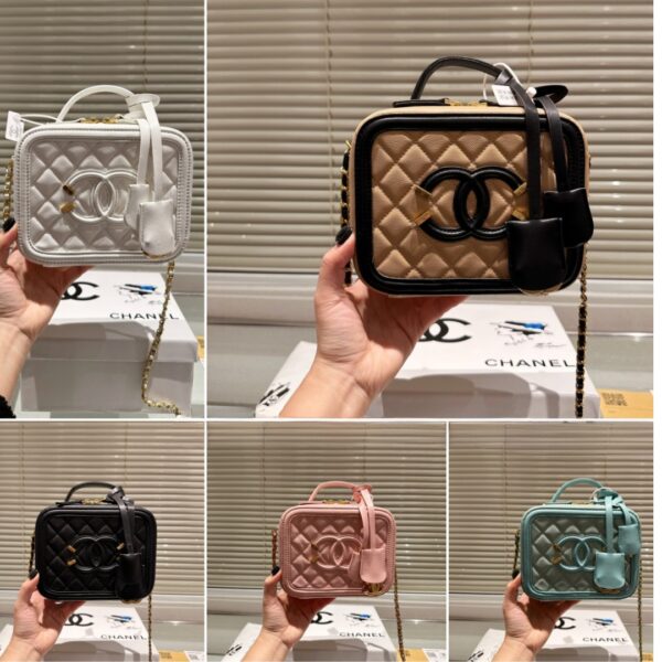 CHANEL CC FILIGREE VANITY CASE WHITE 20CM - Image 3