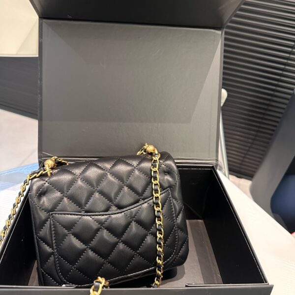 CHANEL FLAP BAG GOLD HARDWARE WITH CHAIN WHITE 17CM - Image 5
