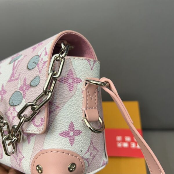 LOUIS VUITTON STEAMER WEARABLE WALLET PINK 18CM - Image 6
