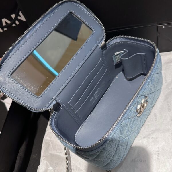 CHANEL CAMELLIA DENIM VANITY BAG WITH HEART CHAIN LIGHT BLUE 18CM - Image 6