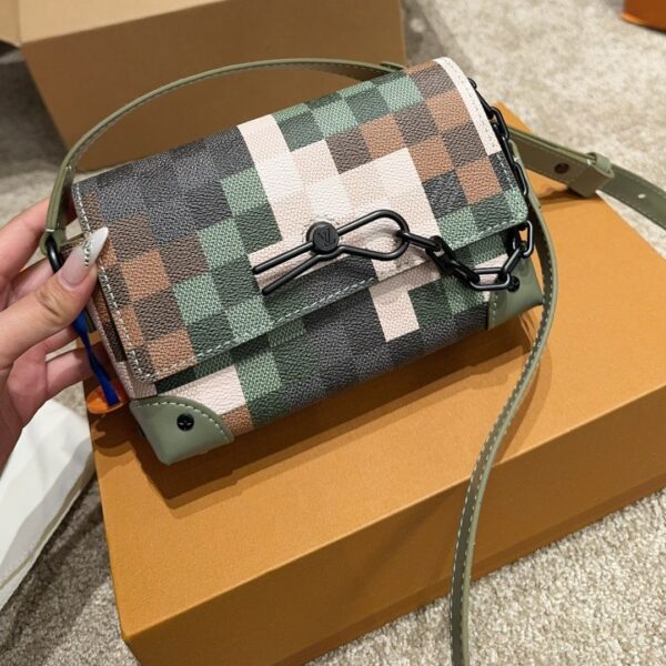 LOUIS VUITTON STEAMER WEARABLE WALLET DAMIER GREEN 17CM M83172 - Image 6