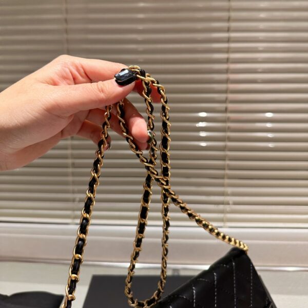 CHANEL 24C WOC 31 RUE CAMBON BLACK SHINY GHW BLACK 25CM - Image 4