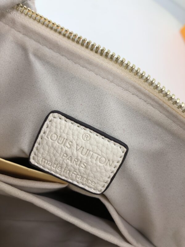 LOUIS VUITTON MAIDA HOBO HANDBAG WHITE 33CM - Image 3