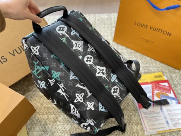 LOUIS VUITTON DISCOVERY BACKPACK GRAFFITI GREEN 36CM M21395 - Image 5