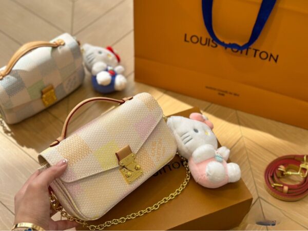 LOUIS VUITTON POCHETTE MÉTIS EAST WEST DAMIER CANVAS PEACH 21CM N40749 - Image 2