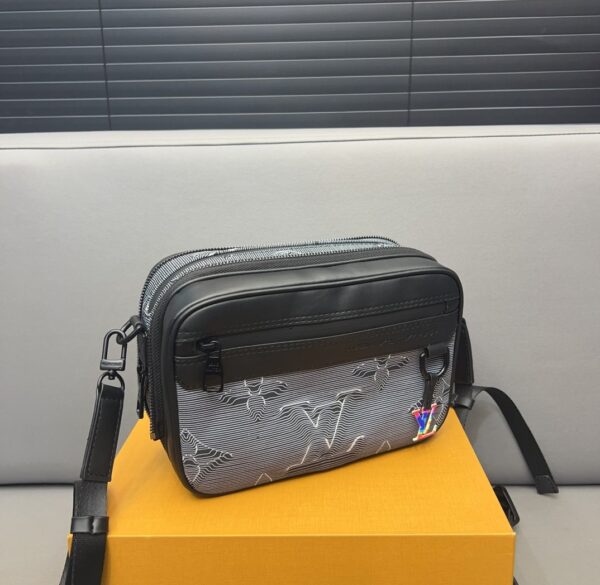LOUIS VUITTON EXPANDABLE MESSENGER BAG BLACK 25CM M55698 - Image 3