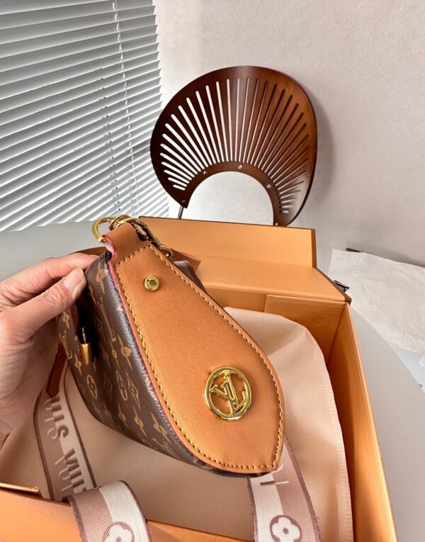 LOUIS VUITTON POCHETTE TIRETTE MONOGRAM CANVAS 23CM M47123 - Image 5