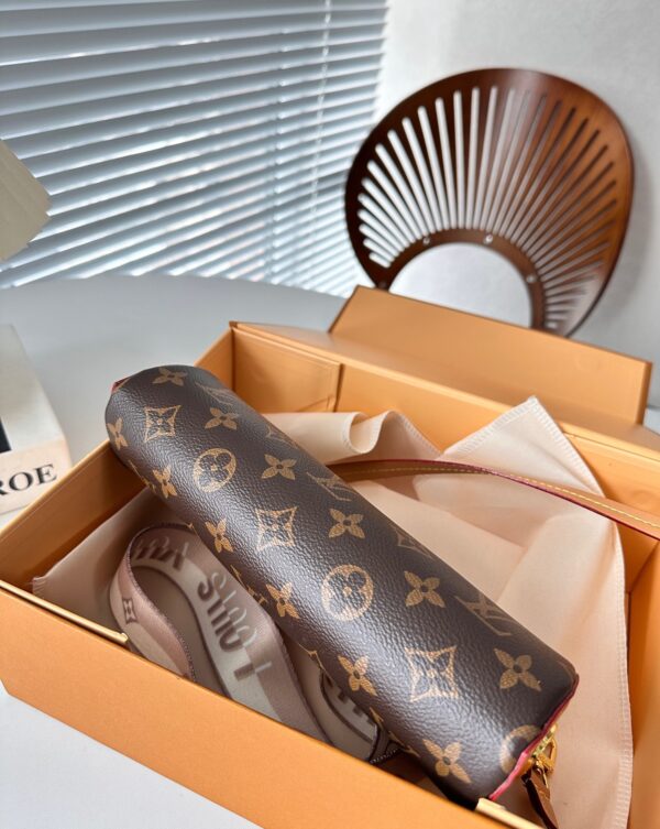 LOUIS VUITTON POCHETTE TIRETTE MONOGRAM CANVAS 23CM M47123 - Image 9