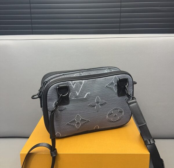 LOUIS VUITTON EXPANDABLE MESSENGER BAG BLACK 25CM M55698 - Image 5