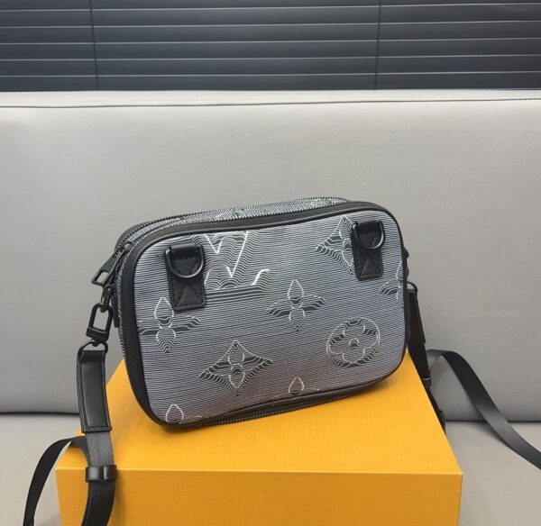 LOUIS VUITTON EXPANDABLE MESSENGER BAG BLACK 25CM M55698 - Image 6