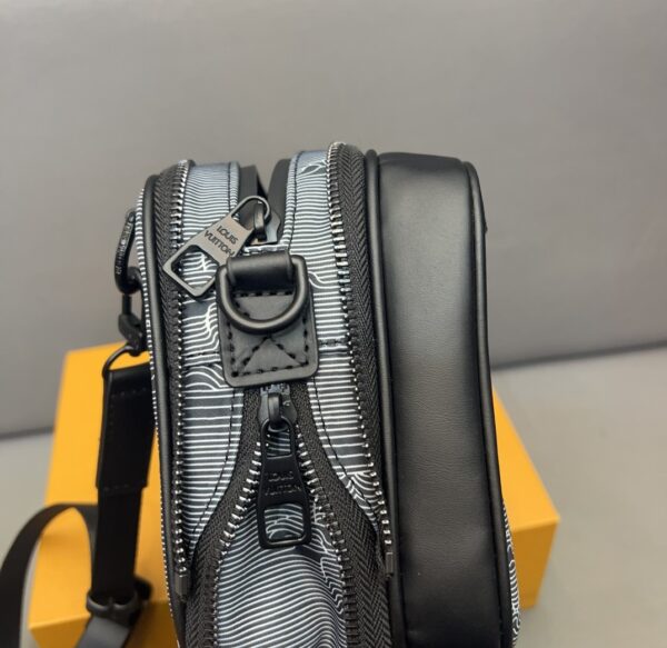 LOUIS VUITTON EXPANDABLE MESSENGER BAG BLACK 25CM M55698 - Image 8