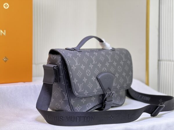LOUIS VUITTON MONTSOURIS MONOGRAM MESSANGER BAG BLACK 34CM - Image 2