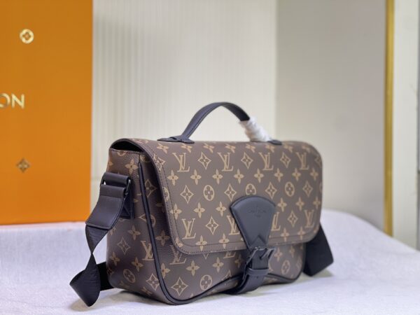 LOUIS VUITTON MONTSOURIS MONOGRAM MESSANGER BAG BROWN 34CM - Image 3