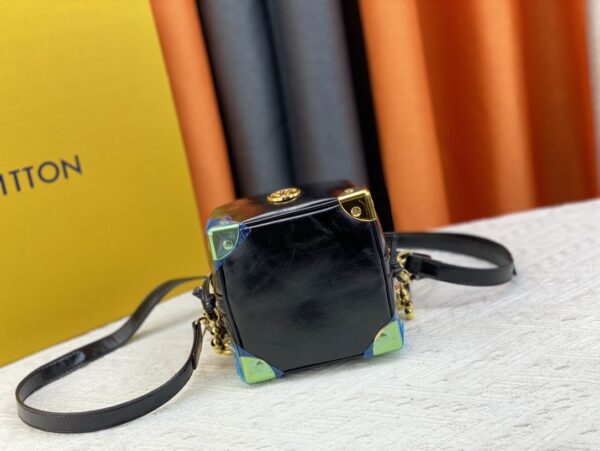 LOUIS VUITTON NÉO PURSE LV CHARMS BLACK 15CM M82886 - Image 6
