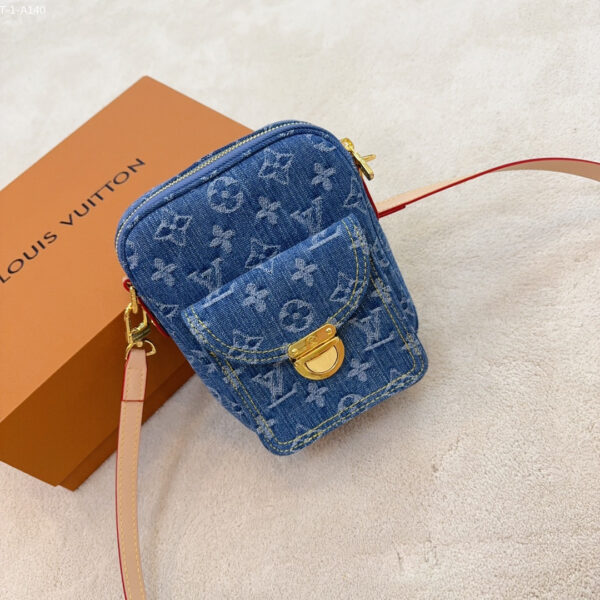 LOUIS VUITTON CAMERA BAG BLUE DENIM MONOGRAM AND VACHETTA TRIM 19CM - Image 2