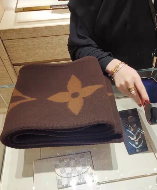 LOUIS VUITTON SWEET DREAMS SCARF BROWN M77379 - Image 7