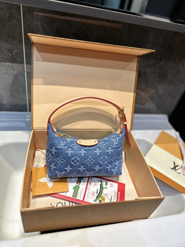 LOUIS VUITTON HILLS POCHETTE DENIM BLUE 24CM M82949 - Image 9