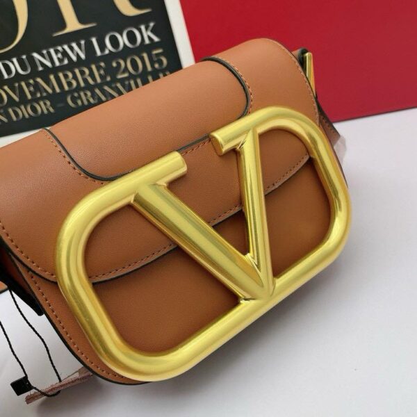 VALENTINO GARAVANI SUPERVEE V LOGO SMALL BAG BROWN 18CM - Image 5
