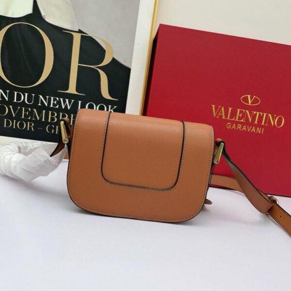 VALENTINO GARAVANI SUPERVEE V LOGO SMALL BAG BROWN 18CM - Image 9