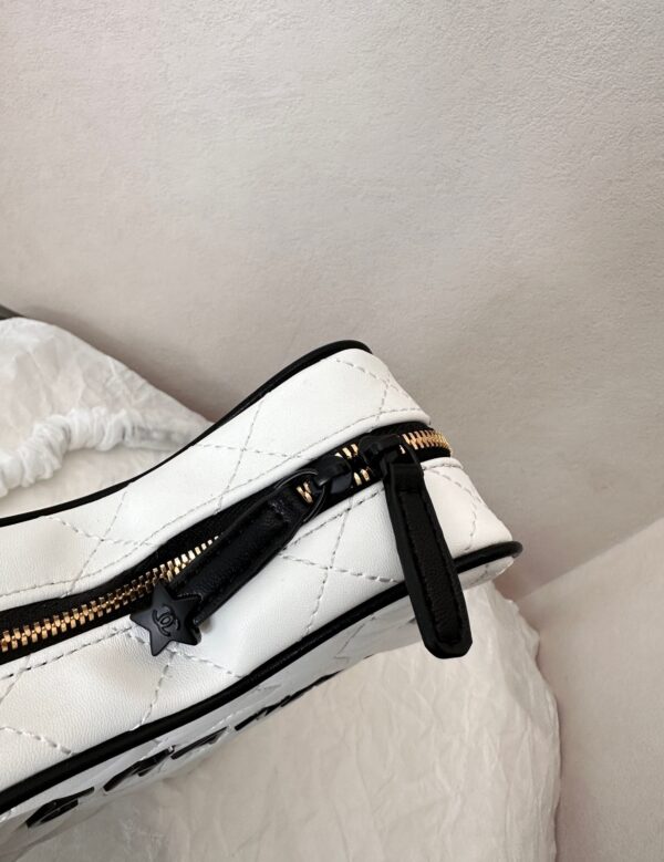 CHANEL STAR HAND BAG BLACK METAL WHITE 22CM - Image 4