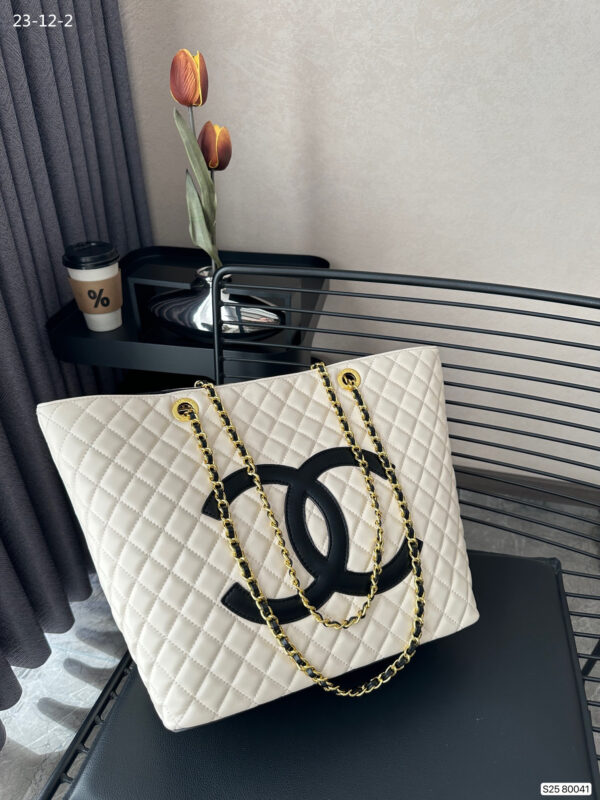 CHANEL CC SHOPPING BAG WITH CHAIN LEATHER WHITE 32CM - Image 2