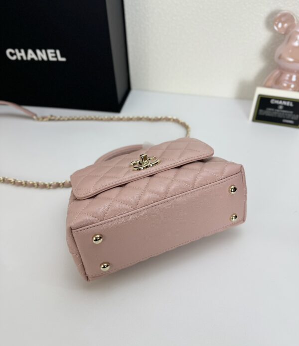 CHANEL SMALL COCO HANDLE LIGHT PINK CAVIAR LIGHT GOLD HARDWARE 20CM - Image 4
