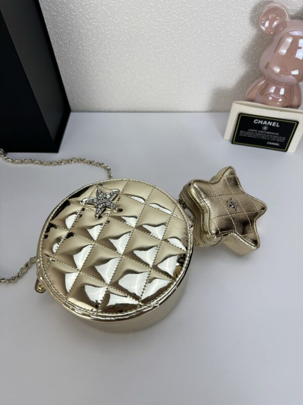CHANEL ROUND WITH CHARM AND STAR COIN PURSE METALLIC GOLD 15CM - Image 4