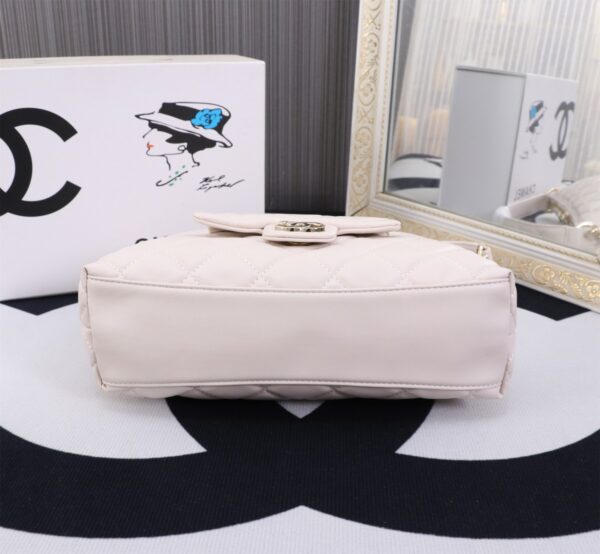 CHANEL MAXI HOBO BAG BLACK LEATHER AND GOLD TONE METAL WHITE 28CM AS4339 - Image 5