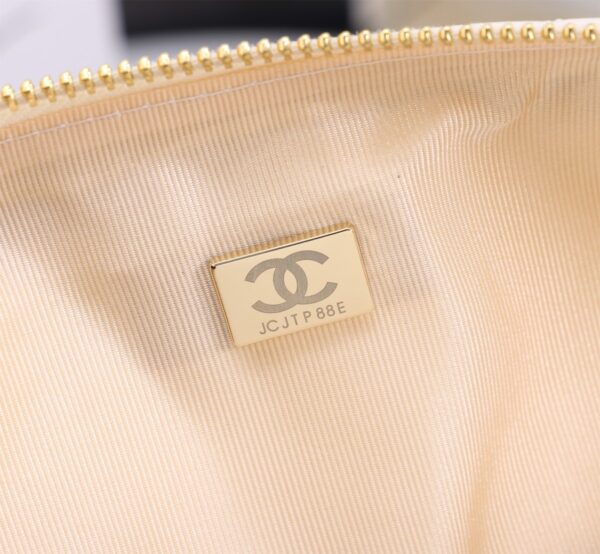 CHANEL MAXI HOBO BAG BLACK LEATHER AND GOLD TONE METAL WHITE 28CM AS4339 - Image 6