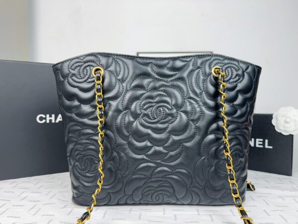 CHANEL CAMELLIA TOTE BAG ON CHAIN WOC BLACK 41CM - Image 3