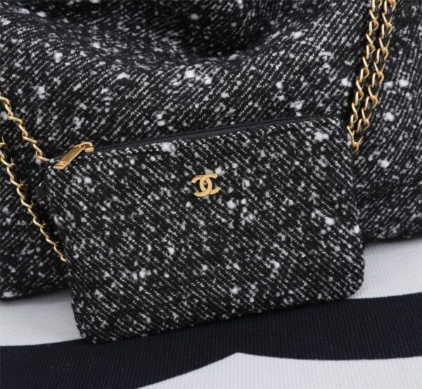 CHANEL 22 HANDBAG DENIM GOLD AND DARK GRAY 40CM - Image 6