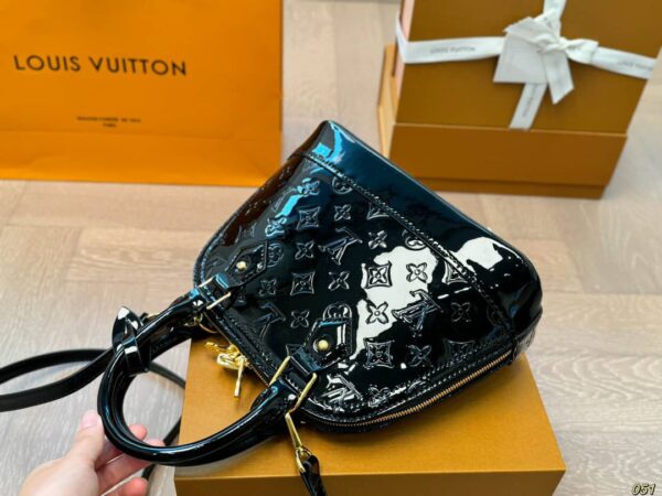 LOUIS VUITTON ALMA BB MONOGRAM VERNIS LEATHER BLACK 25CM - Image 3