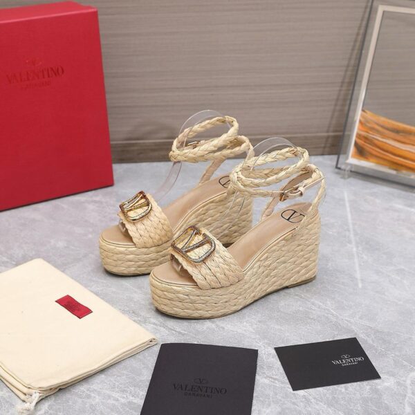 VALENTINO GARAVANI VLOGO RAFFIA PLATFORM WEDGE SANDALS NATURAL - Image 10