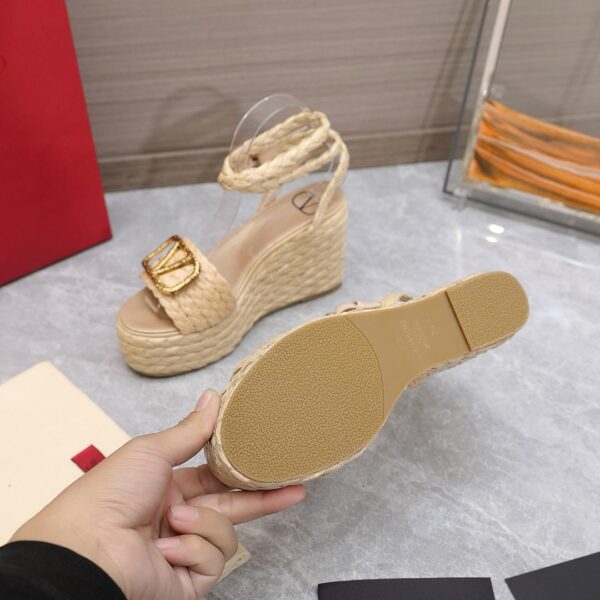 VALENTINO GARAVANI VLOGO RAFFIA PLATFORM WEDGE SANDALS NATURAL - Image 4