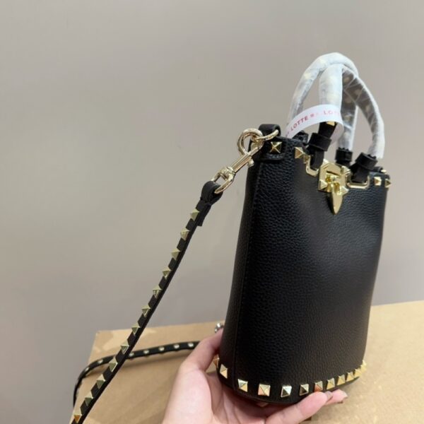 VALENTINO ROCKSTUD CROSSBODY POUCH IN GRAINY LEATHER BLACK 16CM 5W2P0W31VSH 0NO - Image 4