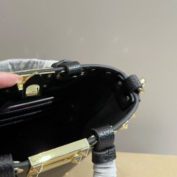 VALENTINO ROCKSTUD CROSSBODY POUCH IN GRAINY LEATHER BLACK 16CM 5W2P0W31VSH 0NO - Image 8