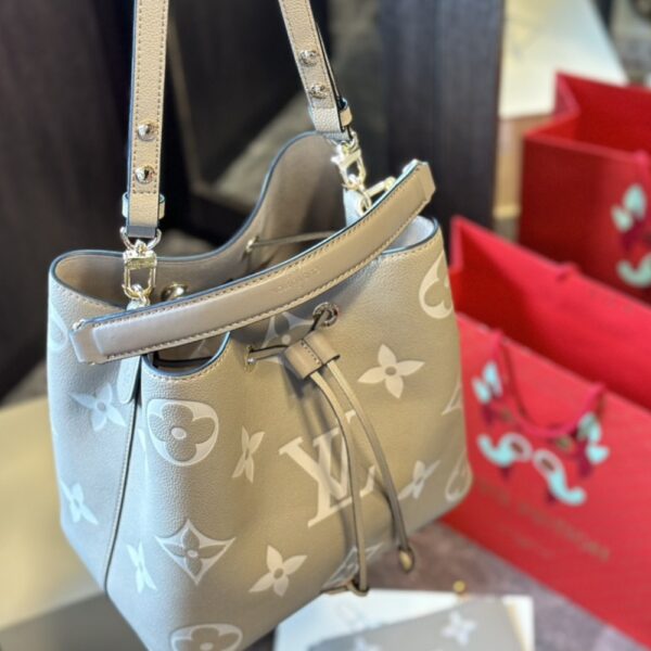 LOUIS VUITTON NÉONOÉ MM CREAM 25CM M45555 - Image 4