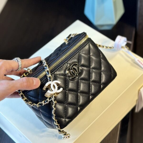 CHANEL CLUTCH WITH CHAIN BLACK 16CM AP4046 B17687 94305 - Image 2