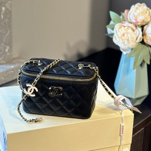 CHANEL CLUTCH WITH CHAIN BLACK 16CM AP4046 B17687 94305 - Image 4