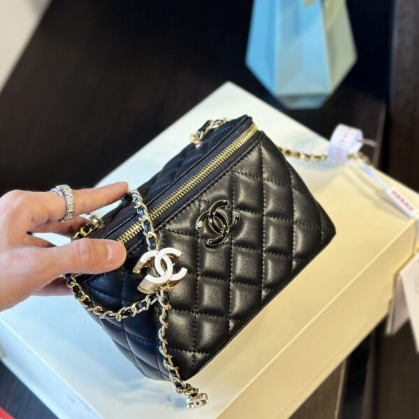 CHANEL CLUTCH WITH CHAIN BLACK 16CM AP4046 B17687 94305 - Image 5