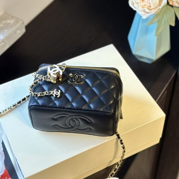 CHANEL CLUTCH WITH CHAIN BLACK 16CM AP4046 B17687 94305 - Image 6