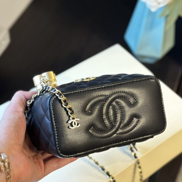 CHANEL CLUTCH WITH CHAIN BLACK 16CM AP4046 B17687 94305 - Image 9