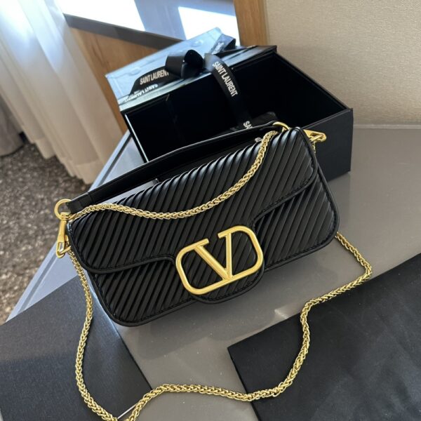 VALENTINO GARAVANI LOCÒ SHOULDER BAG IN BLACK 27CM 5W2B0K30SZG 0NO - Image 2