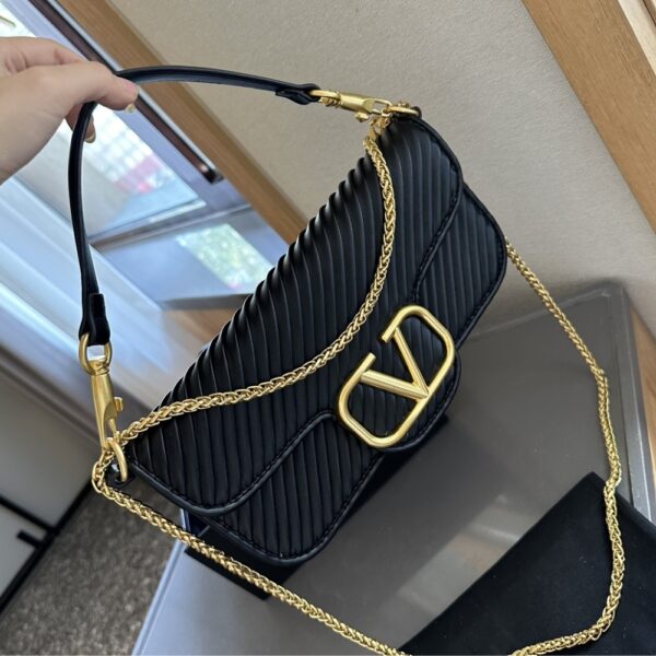 VALENTINO GARAVANI LOCÒ SHOULDER BAG IN BLACK 27CM 5W2B0K30SZG 0NO - Image 3