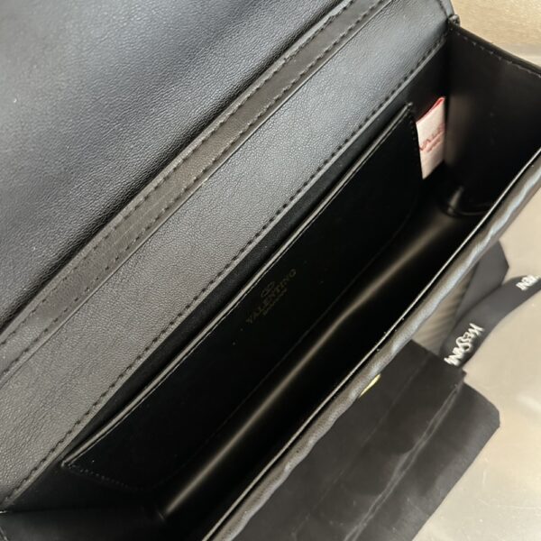 VALENTINO GARAVANI LOCÒ SHOULDER BAG IN BLACK 27CM 5W2B0K30SZG 0NO - Image 4