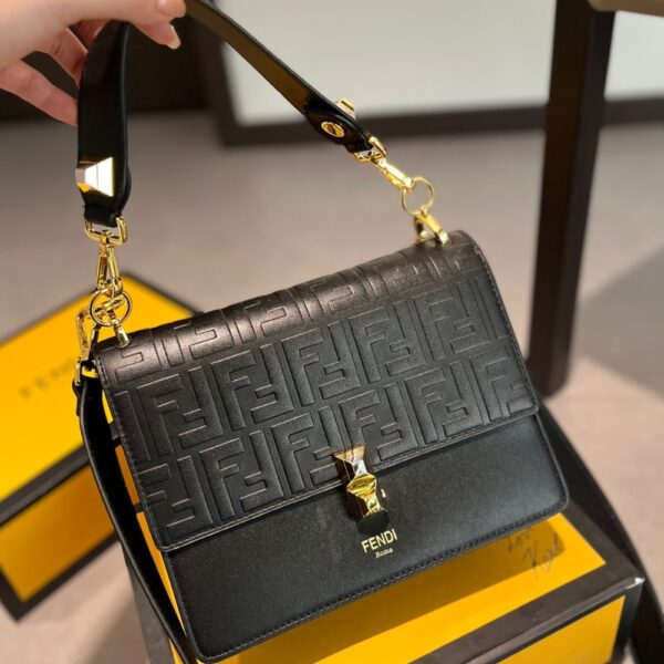 FENDI LOGO EMBOSSED KAN I BLACK 24CM - Image 3