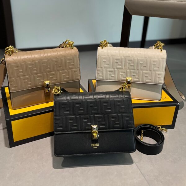 FENDI LOGO EMBOSSED KAN I BLACK 24CM - Image 4