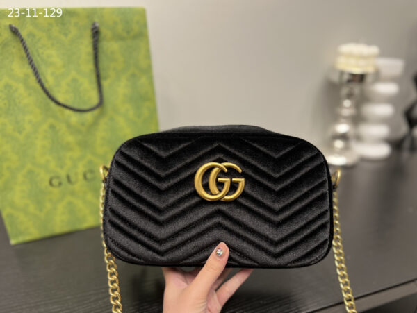 GUCCI MARMONT SMALL MATELASSE SHOULDER BAG BLACK 22CM - Image 2