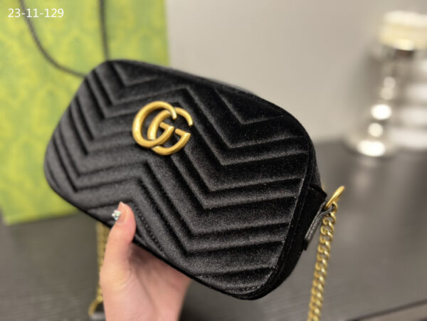 GUCCI MARMONT SMALL MATELASSE SHOULDER BAG BLACK 22CM - Image 4