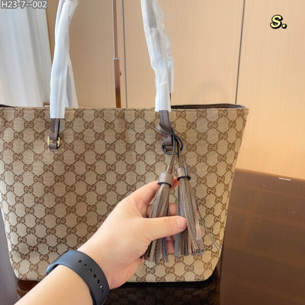 GUCCI GG CANVAS FRINGE BAMBOO TOTE BAG BEIGE BROWN 31CM - Image 3